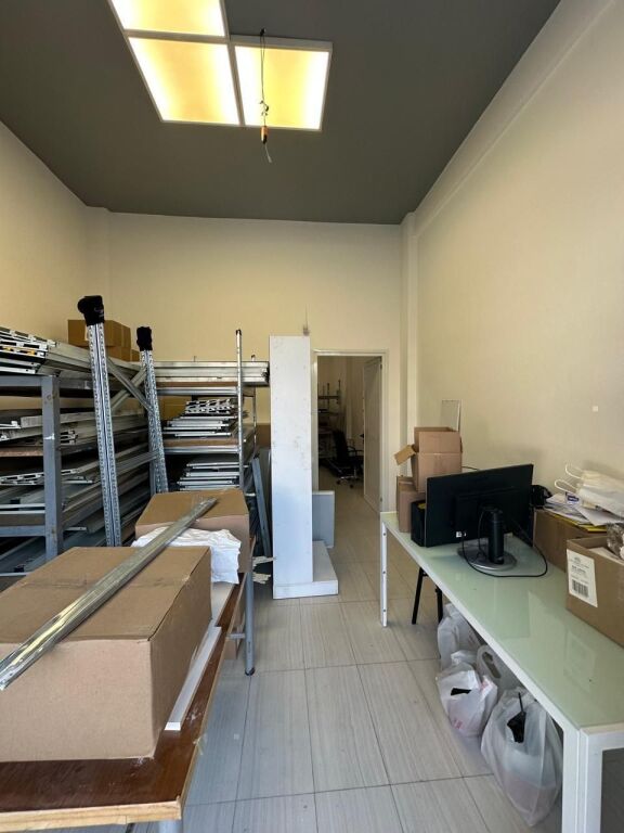 OKAZION - TIRANE PRANE SHKOLLES SE KUQE, SHITET DYQNE+ MAGAZINE + PARKIME Per Tipologji Te Ndryshme Biznesi!!! Prona ndodhet ne katin 0 dhe -1