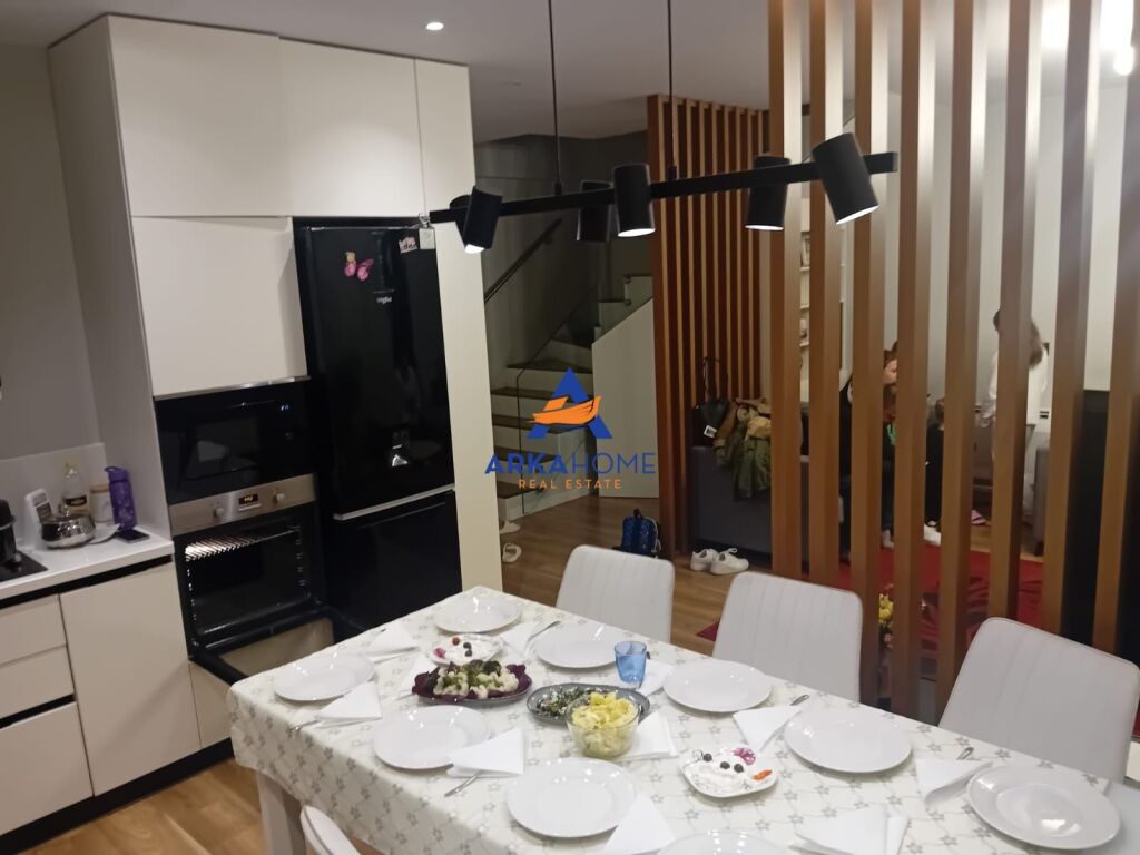 JEPET DUPLEX ME QERA 3+1 " 5 MAJ " 1000 EURO "