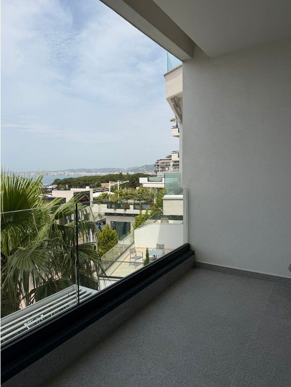 Apartment 2+1+2 in the Elite Residence of Ujë të Ftohtë, with Spectacular View of the Sea and the City, Vlorë
