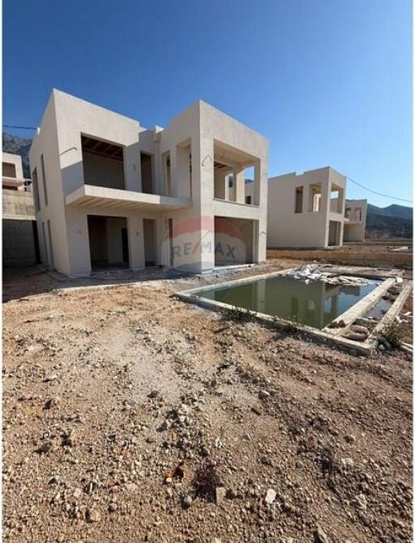 Villa for sale in San Nicolas, Palasë