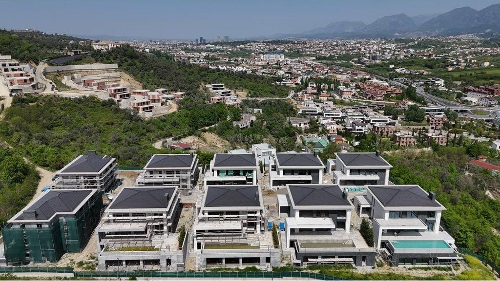 WE SELL LUXURY VILLA