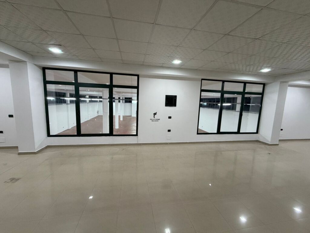 WAREHOUSE FOR RENT 1600 M2 RINAS 6500 EURO FH-69701