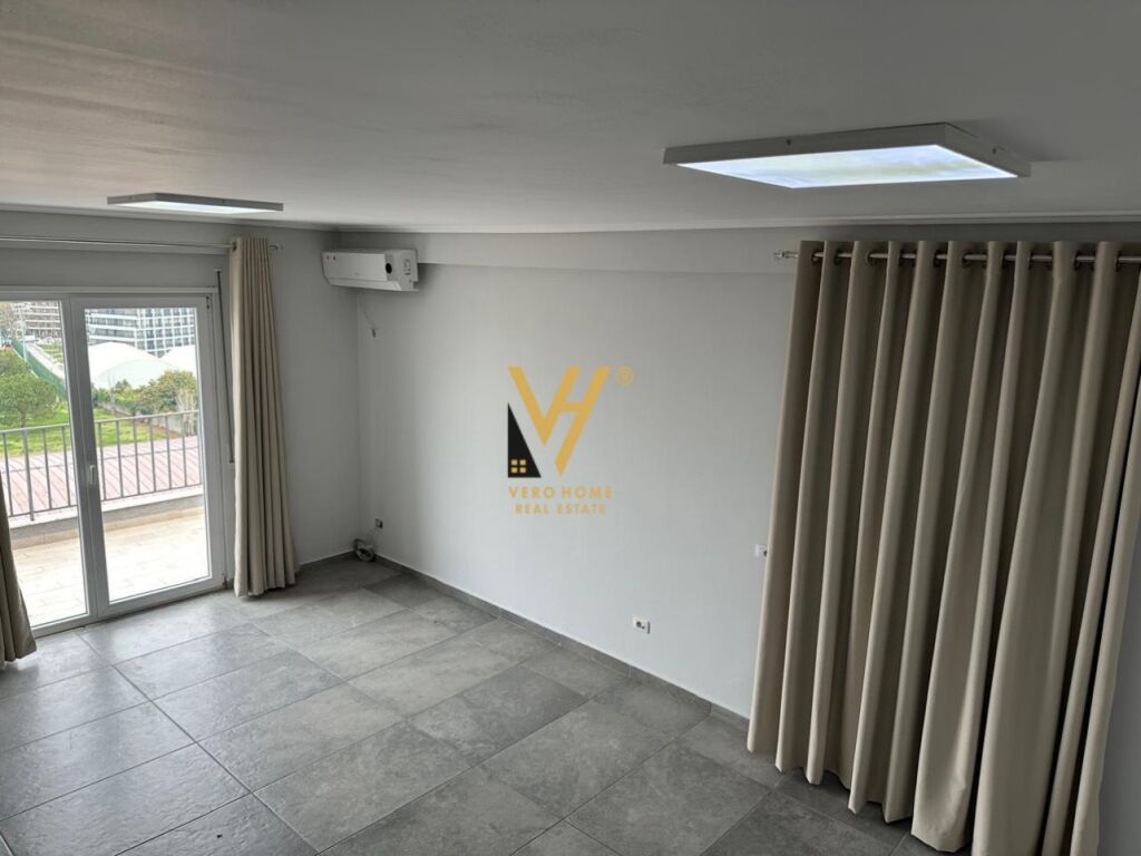 JEPET ZYRE 130 M2 ME QERA TE KOMPLEKSI OLIMPIK 95.000 LEKE