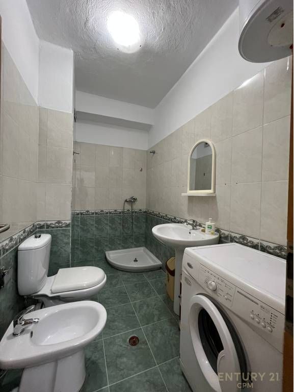 Apartment 2+1 for rent at Komuna e Parisit!