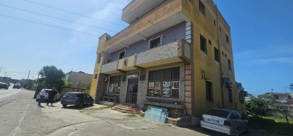 SHITET GODINE 3 KATESHE +BODRRUM SHKOZET RRUGE KRYESORE