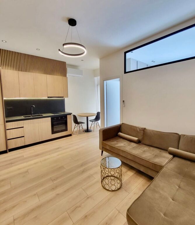 Shitet 1+1 tek Bulevardi i Ri , 120.000€