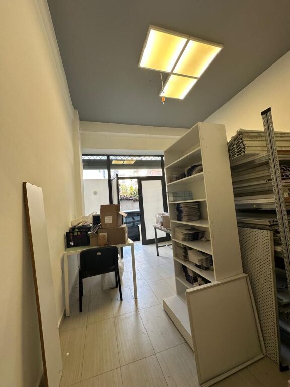 OKAZION - TIRANE PRANE SHKOLLES SE KUQE, SHITET DYQNE+ MAGAZINE + PARKIME Per Tipologji Te Ndryshme Biznesi!!! Prona ndodhet ne katin 0 dhe -1