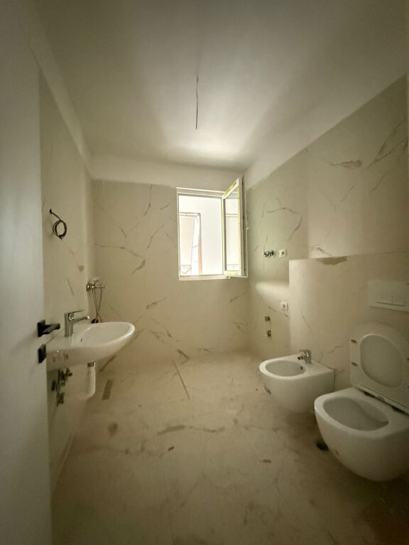 🏠 Shitet Apartament 1+1 - tek 5-Maji