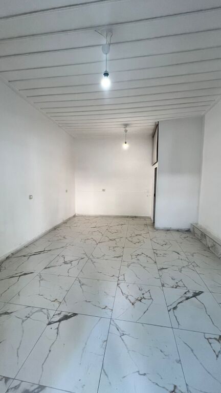 Jepet dyqan me qera tek Rruga Qemal Staffa