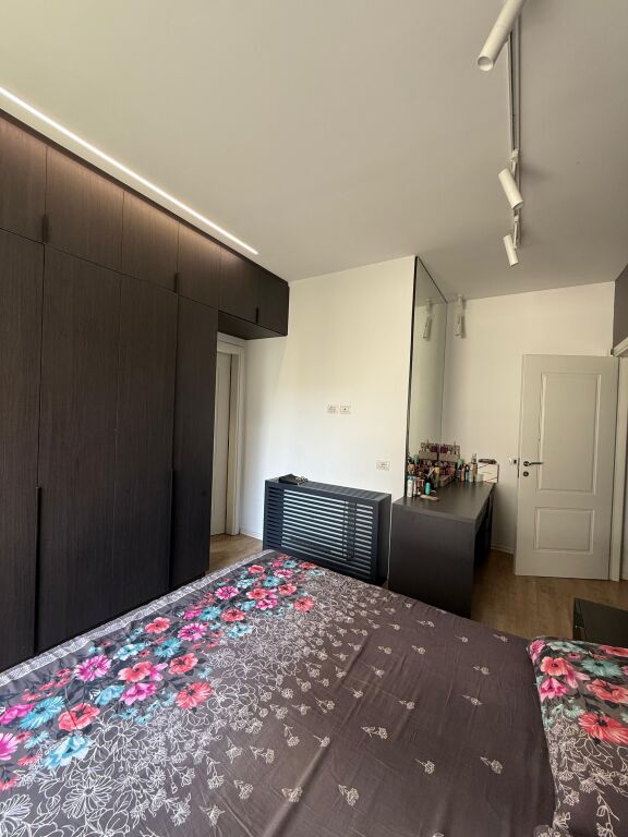 Apartament 2+1 per shitje tek Rruga e Kosovareve.