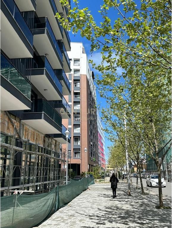 Apartament 1+1 për shitje në Don Bosko – Ndriçim Natyral, Orientim Jug-Perëndim dhe Akses Strategjik!