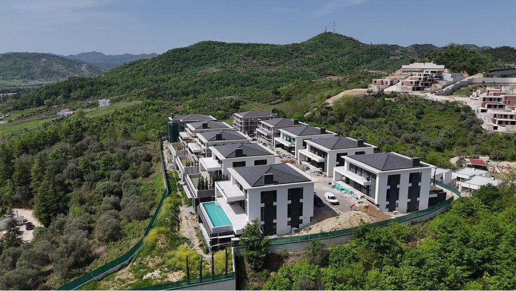 WE SELL LUXURY VILLA