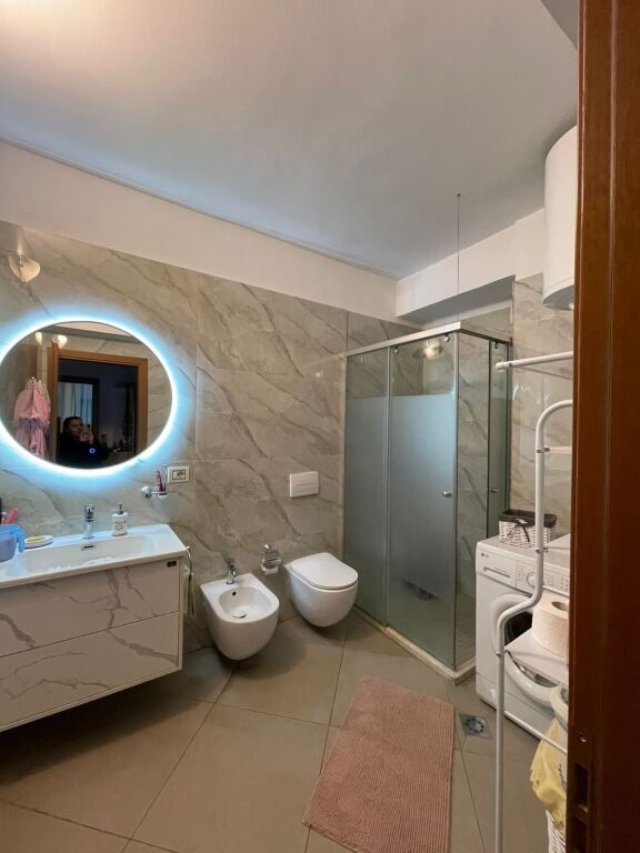 🏡 Jepet me qira apartament 2+1+2 pranë Garden Building