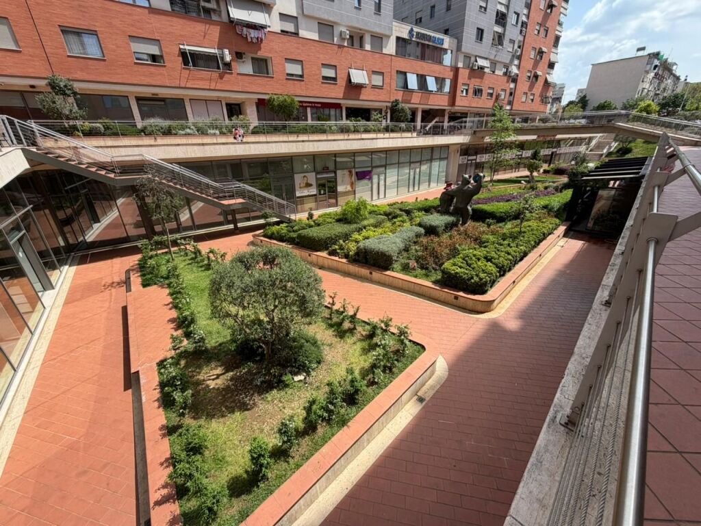 Ambient biznesi per qira tek Kompleksi Tower Bridge 3 tek Oxhakut.