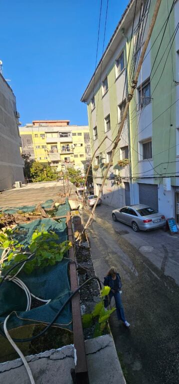 Shitet vile 2 kateshe bashk me 2 dydane prane Gjykates Durres