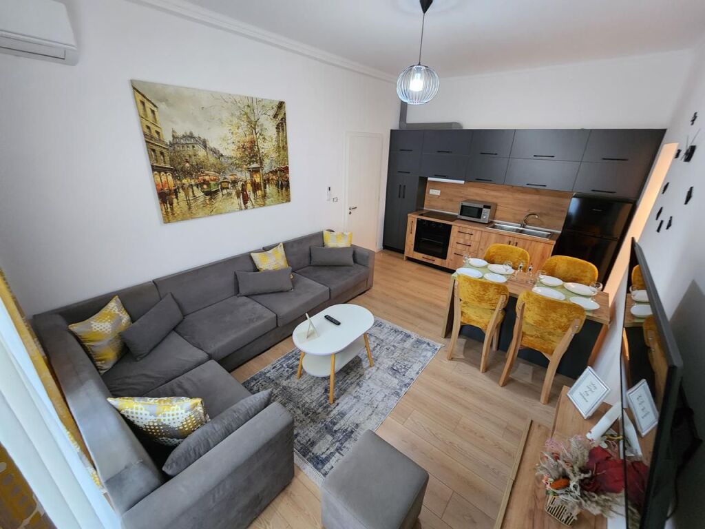 🏡 Apartment 2+1 for Rent – 21 Dhjetori