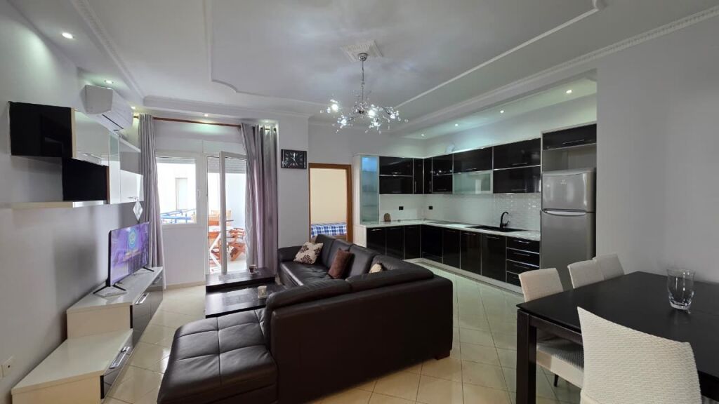 Apartament 3+1+2 me qera,prane Conad ne Bulevard