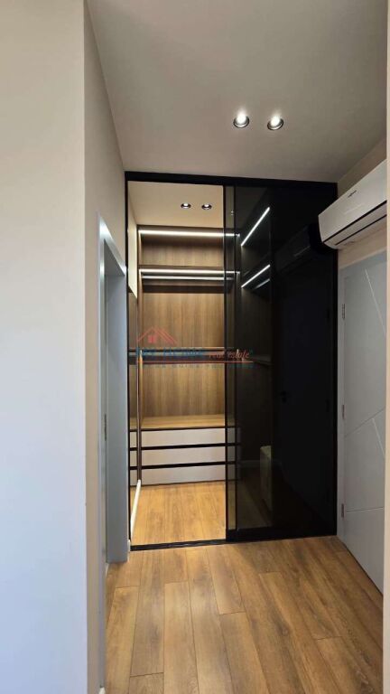 Proprietà Esclusiva! Appartamento 2+1+2 Posti Auto in vendita Tower Bridge 4 Tirana