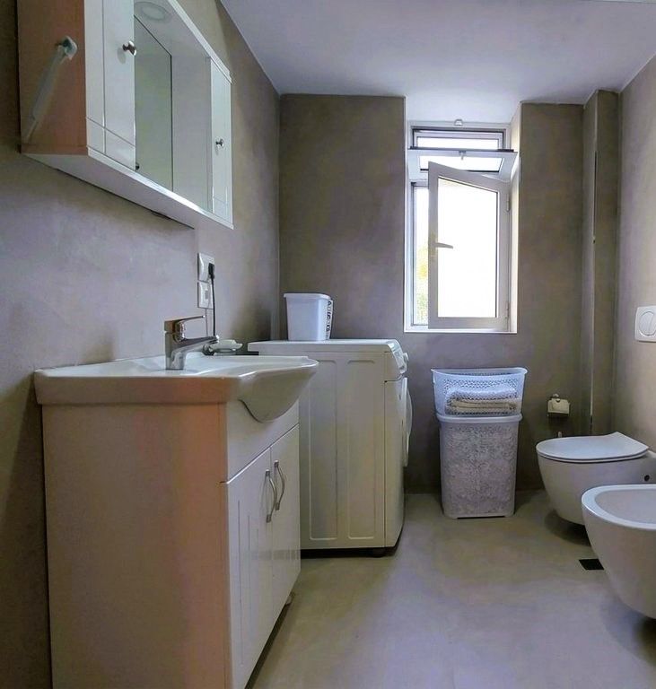 Apartament 1+1 për shitje në Ish-Stacionin e Fundit të Tiranës së Re!!