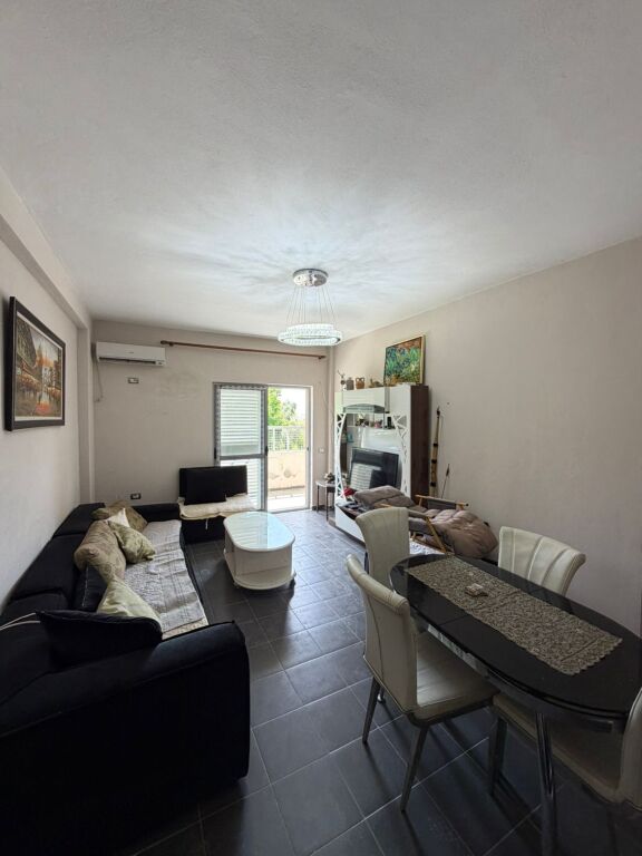 Shitet super apatamente ne zonen e shkembit te kavajes