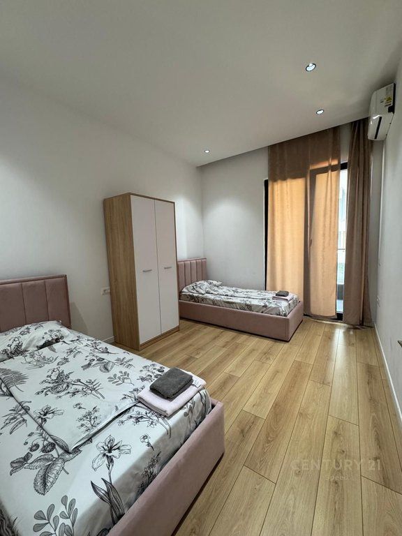 Apartament 2+1+2 me qira tek Square 21!!