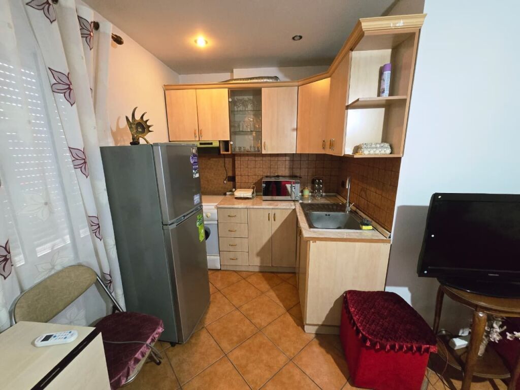 🏡 JEPET ME QERA APARTAMENT 1+1 – RR. FERIT XHAJKO (PËRBALLË TREGUT TË MEDRESESË) 🏡