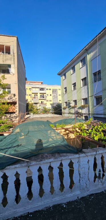 Shitet vile 2 kateshe bashk me 2 dydane prane Gjykates Durres