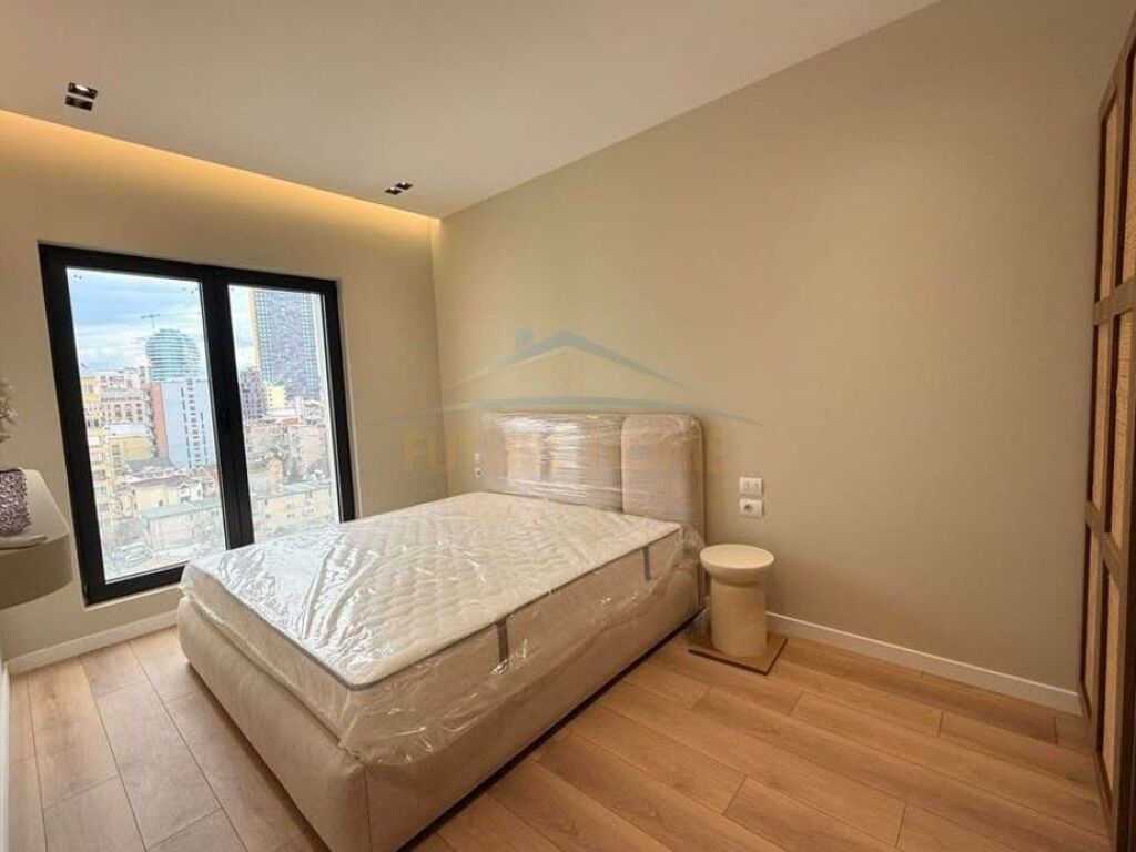 Shitet, Apartament 1+1, Rruga e Barrikadave, Tiranë.