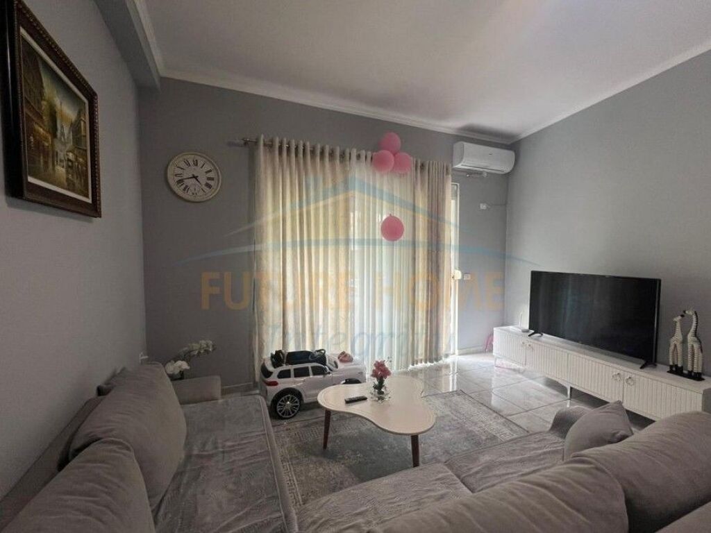 Shitet, Apartament 2+1, Fresku, Tiranë.