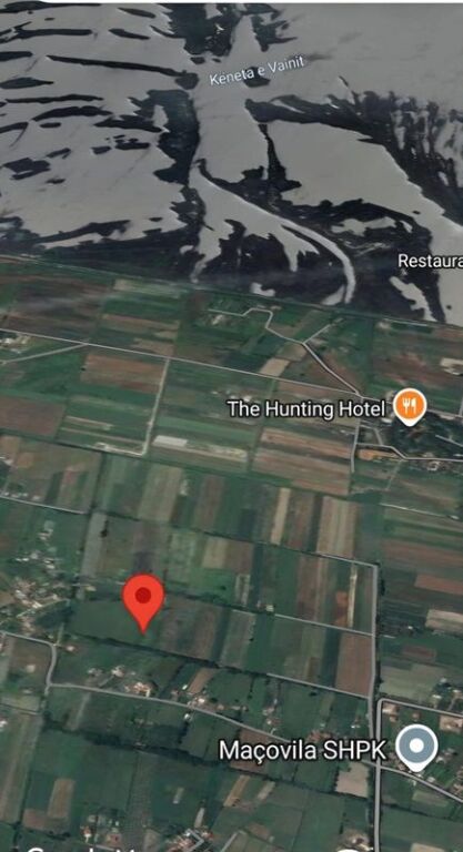 Ishull Lezhë shitet tokë