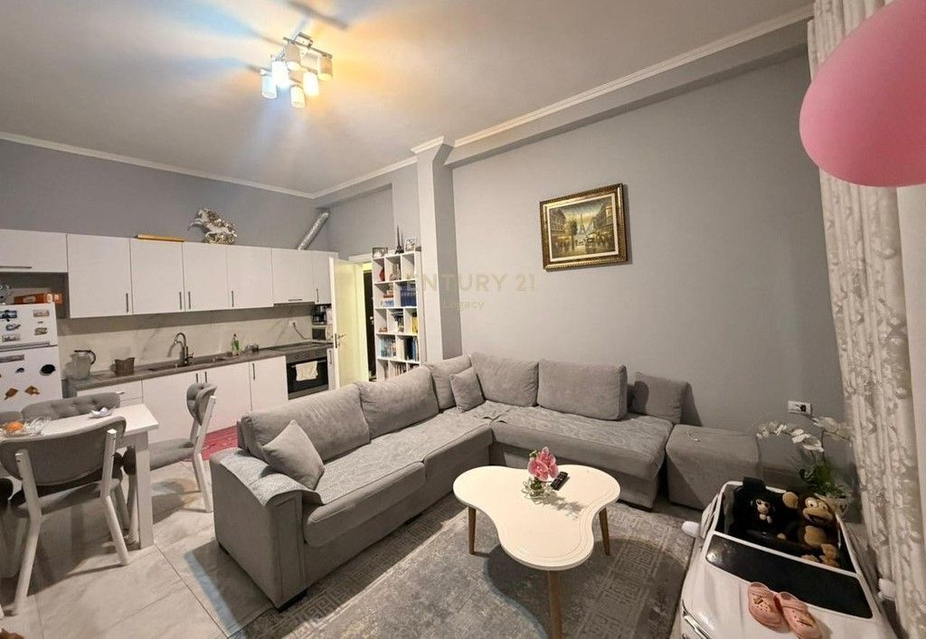 APARTAMENT 2+1 NË SHITJE – FRESKU