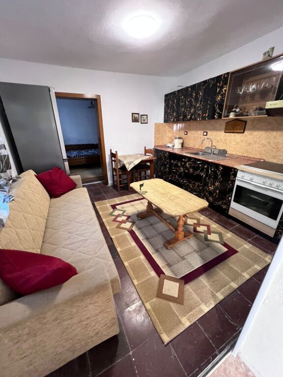 APARTAMENT ME QERA 2+1 STACIONI TRENIT 40.000 LEKE FH-69855