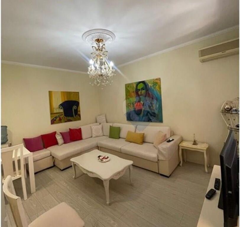 Apartament - Për Qira