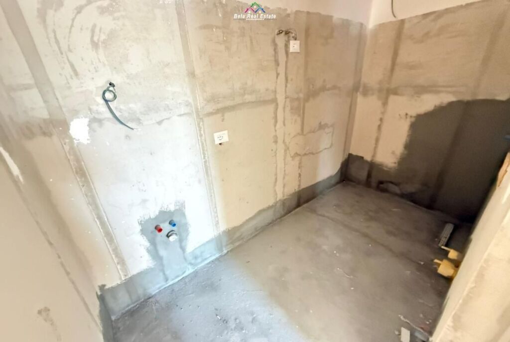 Apartament Per Shitje 2+1+2 Ne Xhamllik (ID B120839) Tirane