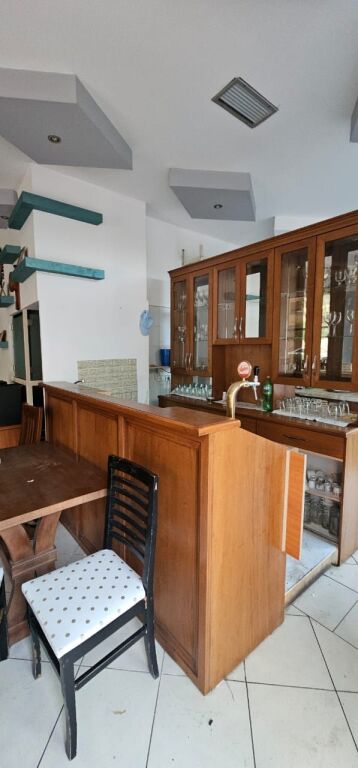 SHITET BAR RESTORANT 108M2 + 60M2 VERANDE ILIRIA PLAZH