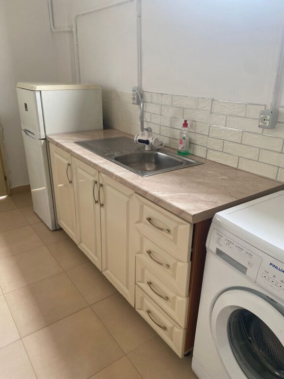 Garsionere 27000leke.Pallati me shigjeta