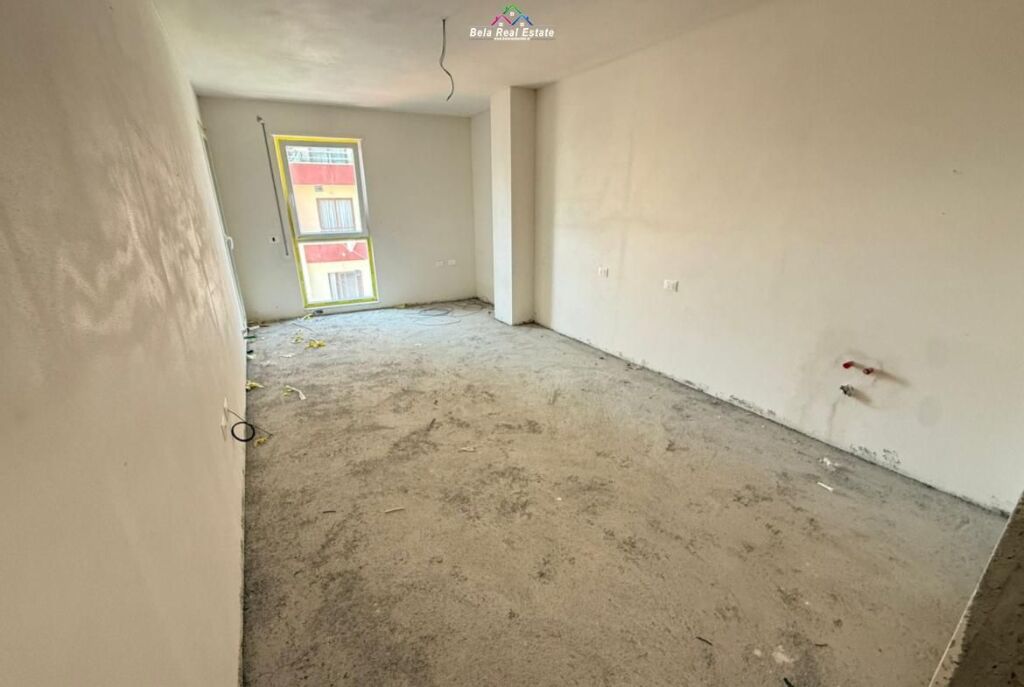 Apartament Per Shitje 2+1+2 Ne Xhamllik (ID B120839) Tirane