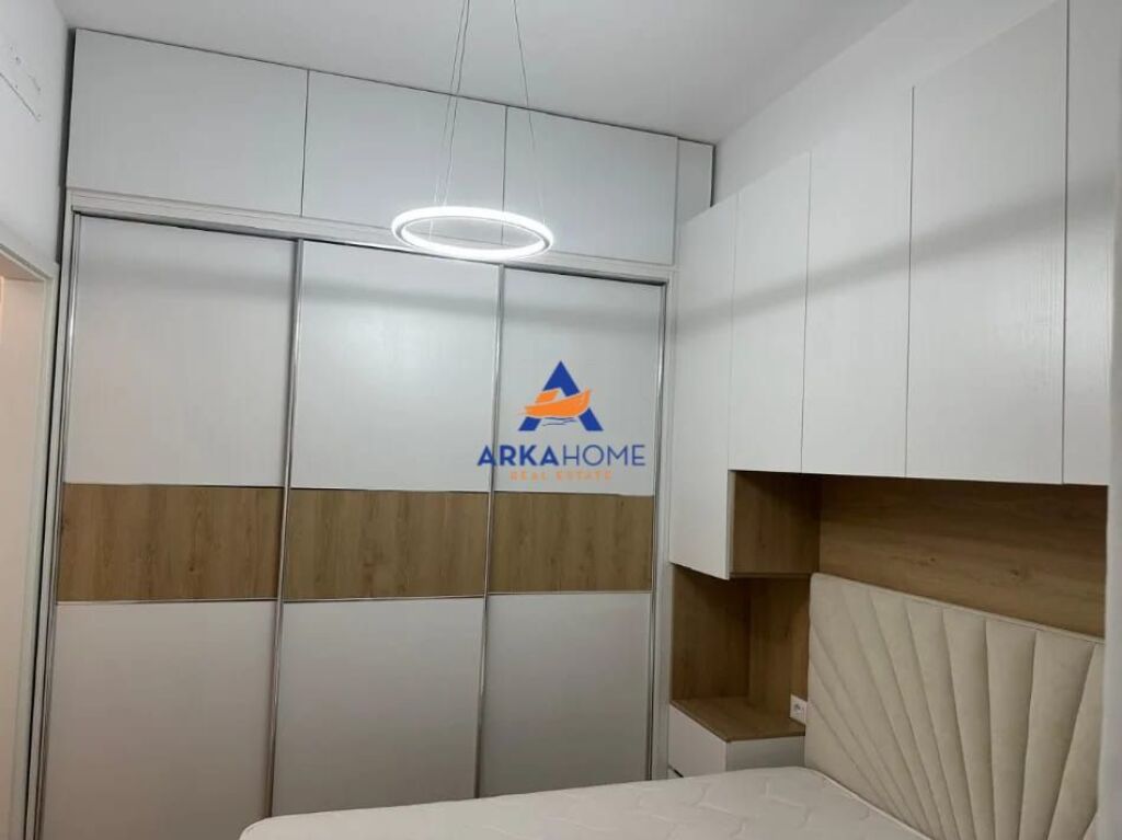 JEPET APARTAMENT ME QERA 1+1+BALLKON " RRUGA PASHO HYSA,ALI DEM " 42000 LEKE