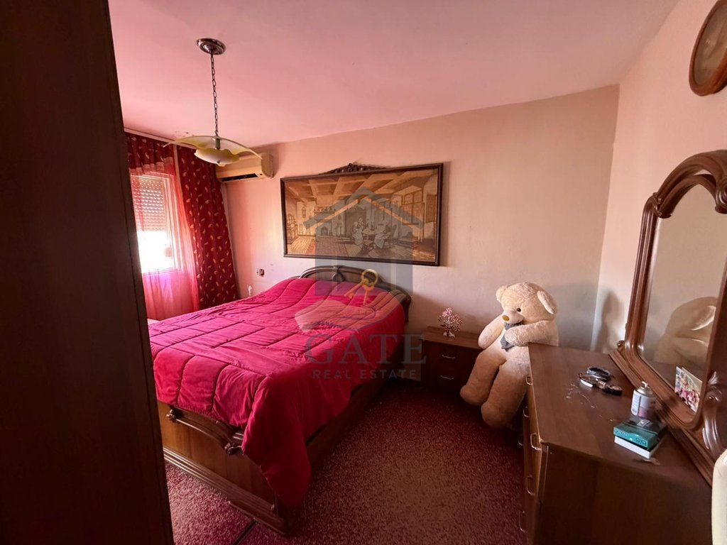 Shitet Apartament 1+1, tek Kryqi i Kuq ,Durrës