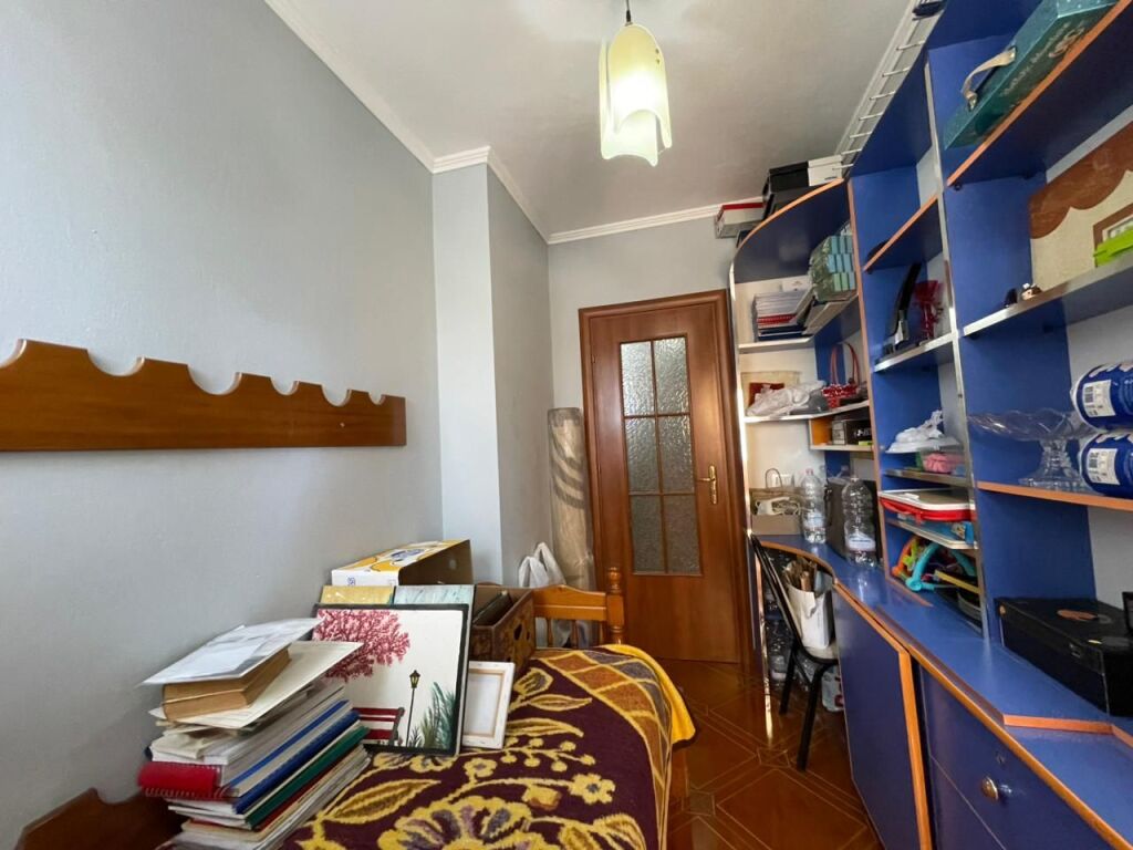 Apartament 2+1 per shitje tek Komuna e Parisit.