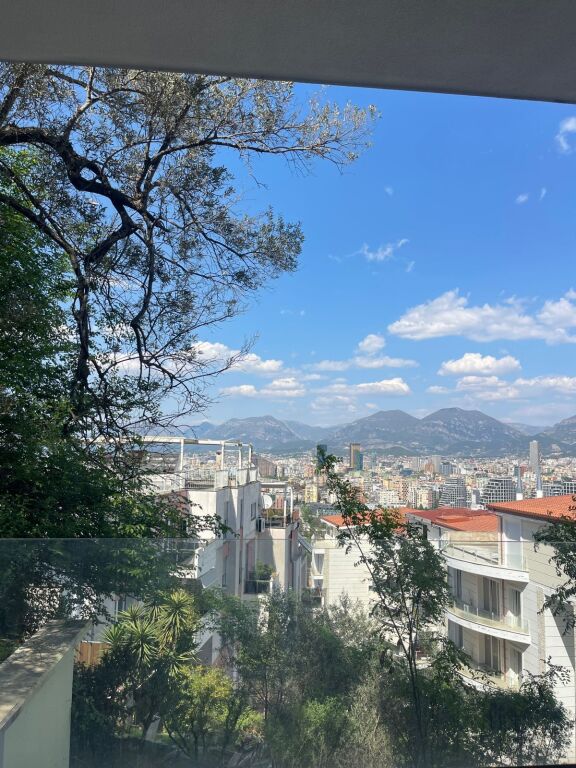 Shitet apartament duplex me sipërfaqe totale 138.5 m² dhe verandë 56 m².