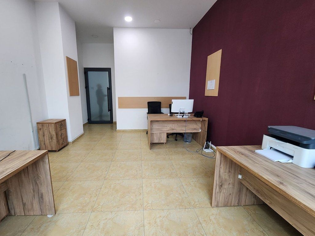 "MYSLYM SHYRI", JEPET ZYRE ME QIRA