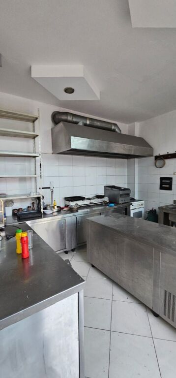 SHITET BAR RESTORANT 108M2 + 60M2 VERANDE ILIRIA PLAZH