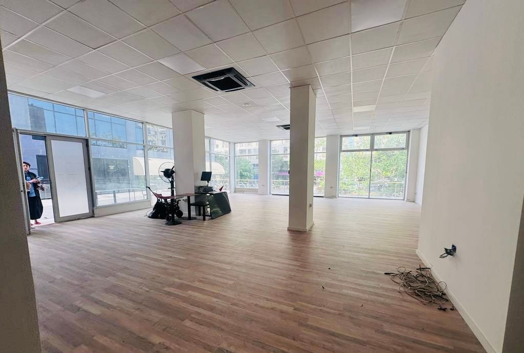 AMBIENT PER QIRA , ISH STACIONI TRENIT!