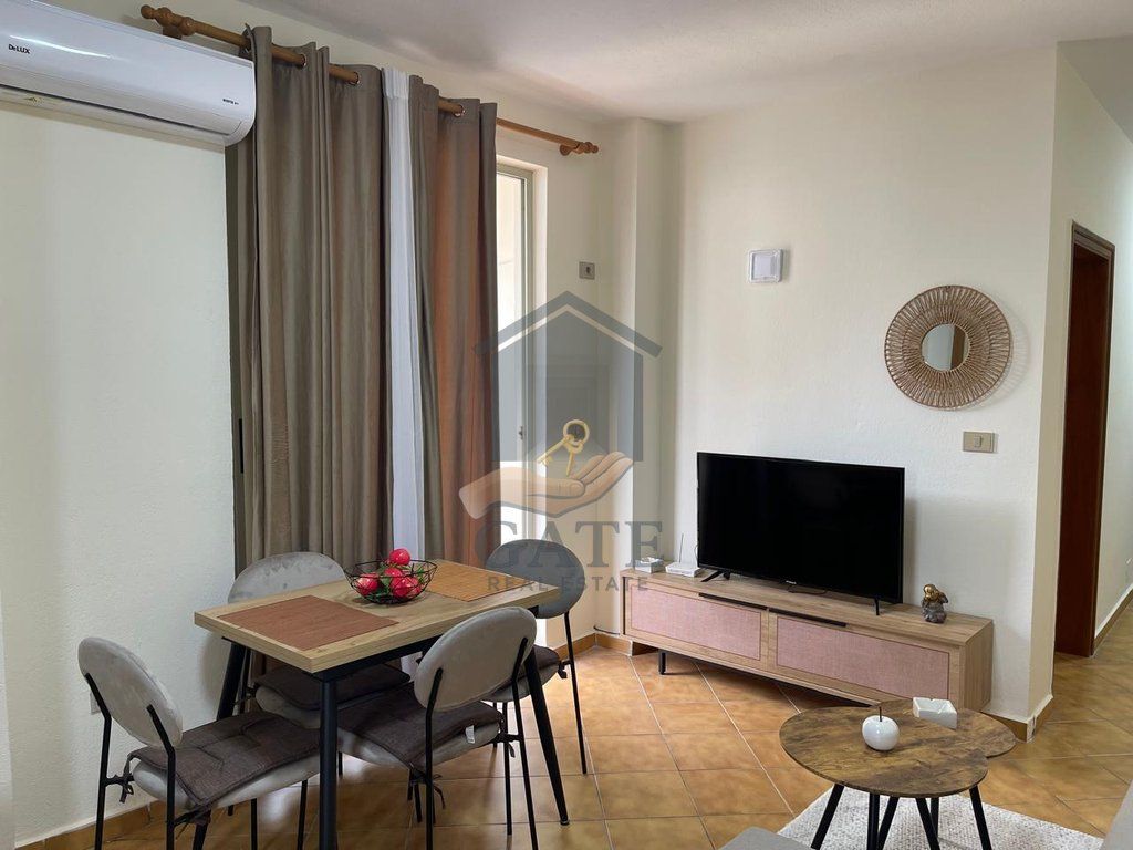 Shitet apartament 1+1+ garazh,