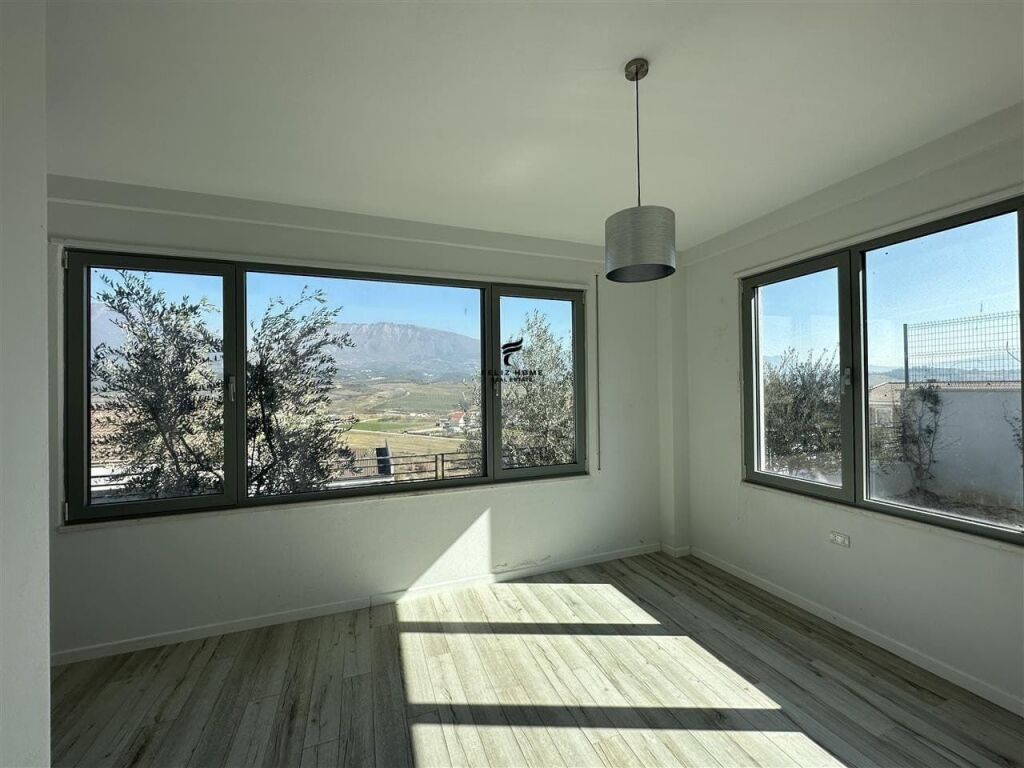 SHITET VILE PRIVATE 425 M2 LUNDER 680.000 EURO FH-24844