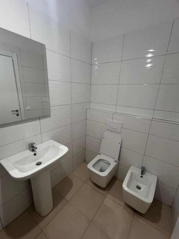 Jepet me qera apartament 1+1 i mobiluar ne Univers City