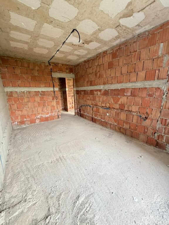 Shitet Apartament 1+1 – Ali Demi, pranë ish-burgut të grave | Tiranë