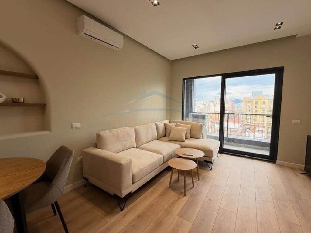 Shitet, Apartament 1+1, Rruga e Barrikadave, Tiranë.