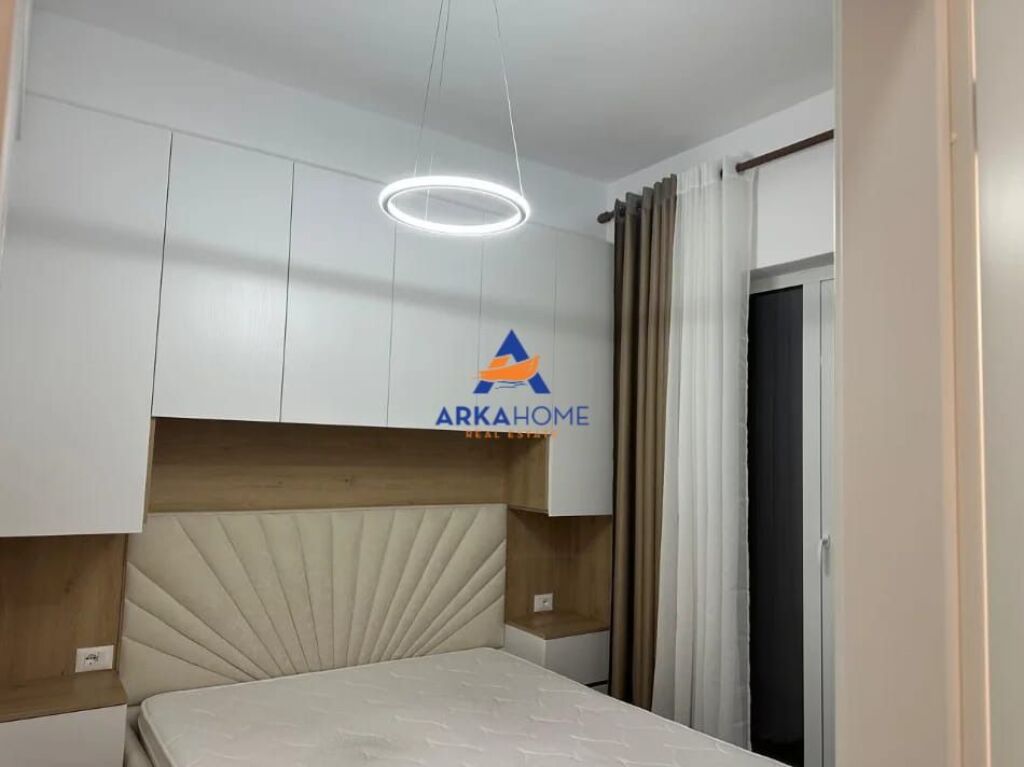 JEPET APARTAMENT ME QERA 1+1+BALLKON " RRUGA PASHO HYSA,ALI DEM " 42000 LEKE